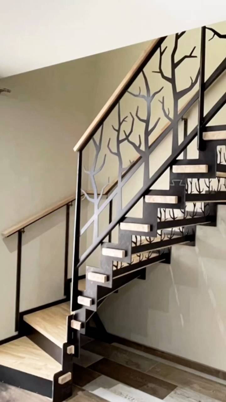 Réalisation d'un escalier et d'un garde-corps design en bois et métal par Vision Bois Métal à Biscarrosse