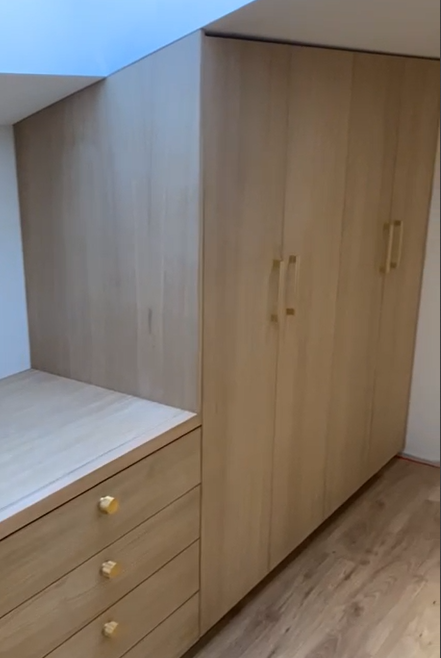 Agencement en bois d'un dressing à Andernos les Bains