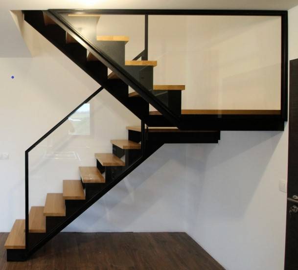Escalier en bois métal et verre sur mesure à Gastes