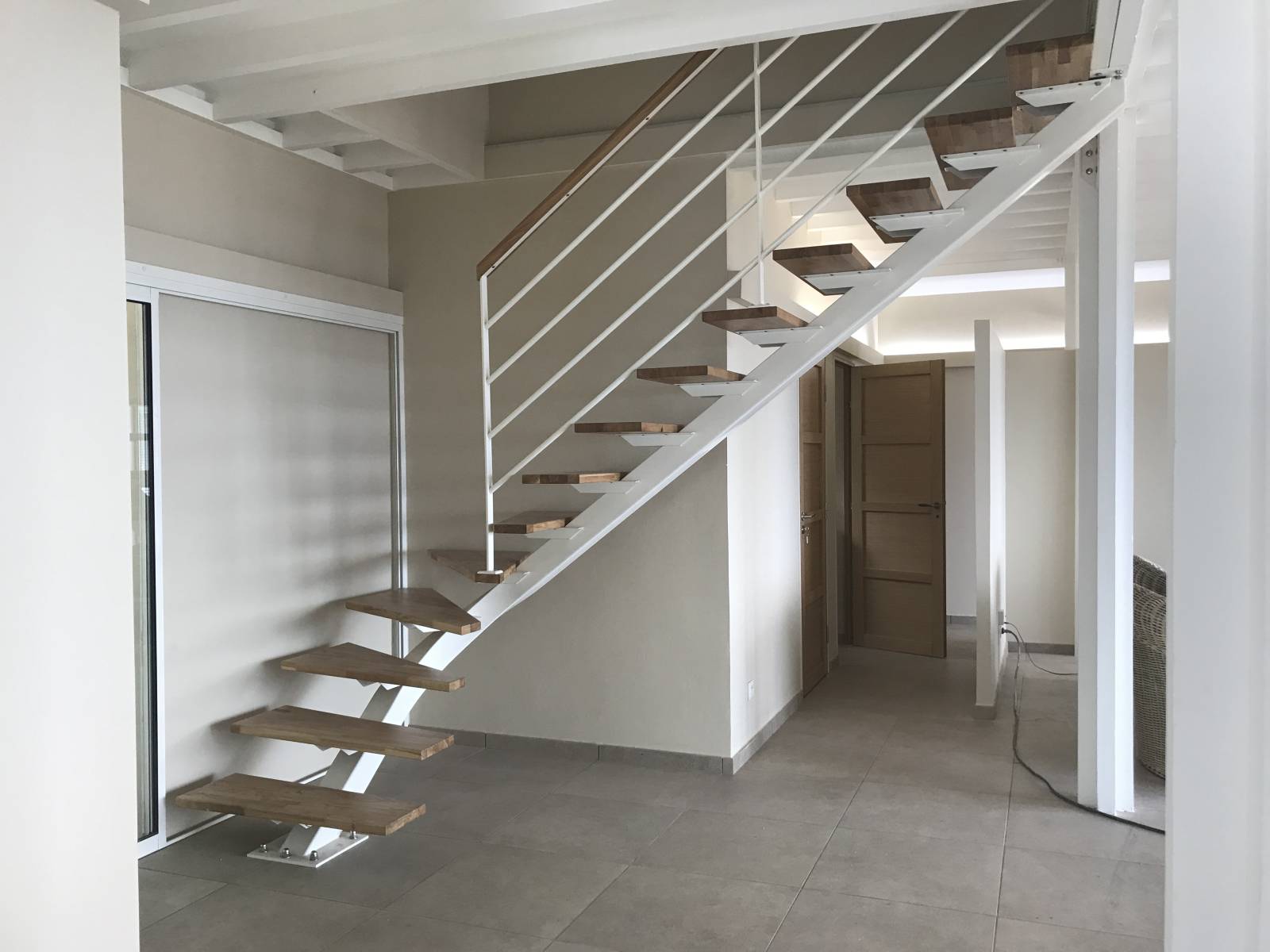 Escalier et garde-corps en bois noble et métal thermolaqué à Parentis en Born