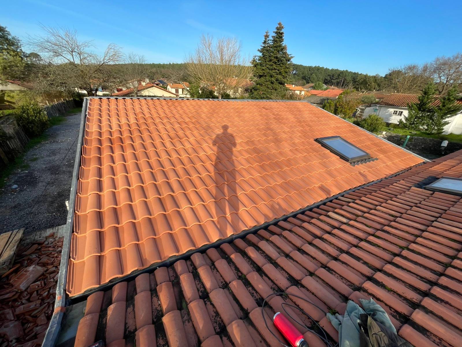 Installation et pose d'une fenêtre de toit isolée à Biscarrosse