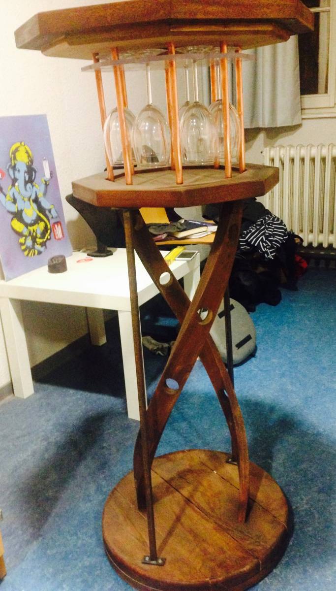 Table de dégustation de bar original à Aureilhan 