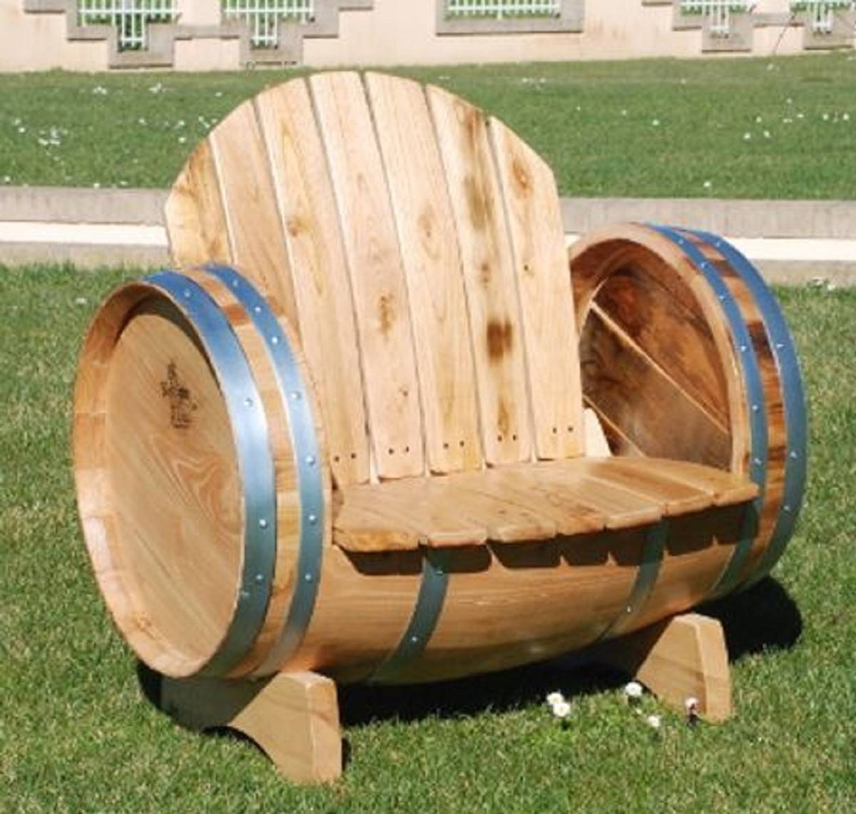 Fauteuil dans un tonneau en chêne neuf à Sanguinet