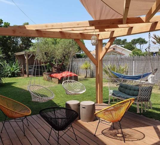 Pergola triangulaire en bois traité à Biscarrosse