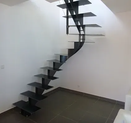 Vision Bois Métal conçoit fabrique et pose des escaliers à Parentis en Born