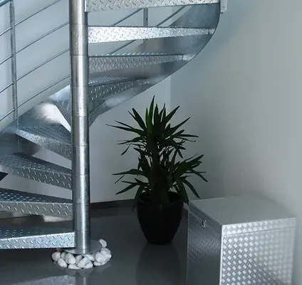 Vision Bois Métal conçoit fabrique et pose des escaliers à Parentis en Born