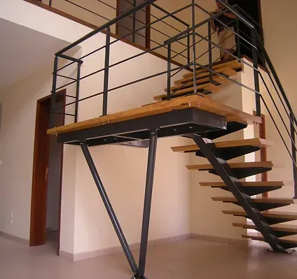 Vision Bois Métal conçoit fabrique et pose des escaliers à Parentis en Born