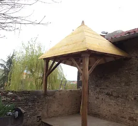 Rénovation d'un abri de jardin historique en bois à Ychoux