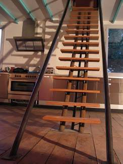 Escalier design en bois noble et inox thermolaqué à Sanguinet