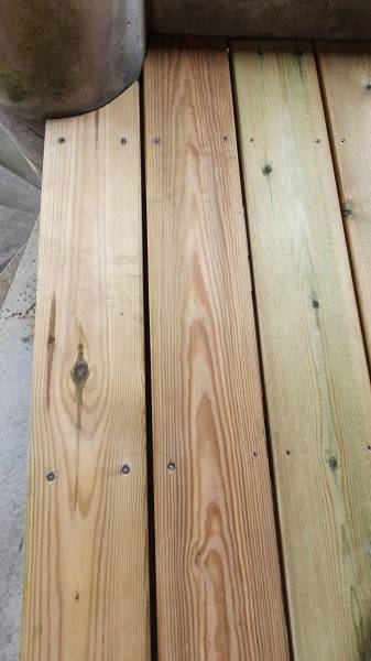 Boiserie de passerelle coursive rénovée par Vision Bois Métal à Lüe