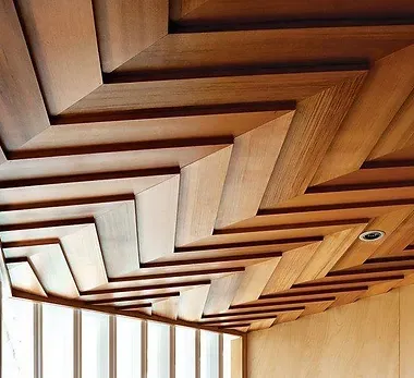 Plafond en bois design à Le Teich