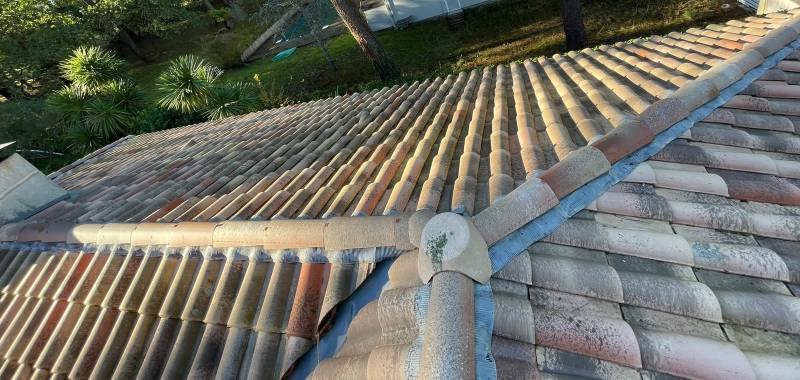 Rénovation d'une couverture tuiles par Vision Bois Métal à Lanton