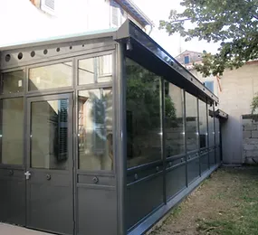 Fabrication d'une véranda en métal et verre à Saint Paul en Born