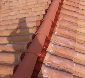 Rénovation d'un faîtage de toiture en tuiles à Belin-Béliet